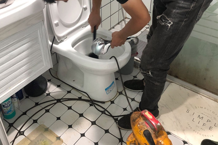 梨树马桶堵塞自己疏通还是找师傅?专业上门服务让你省时更省心